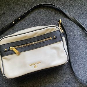 Michael KORS crossbody purse